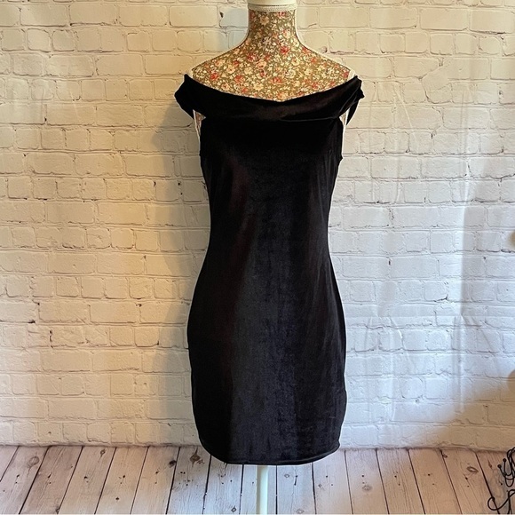 Urban Outfitters Velvet Black Dress - Picture 3 of 5